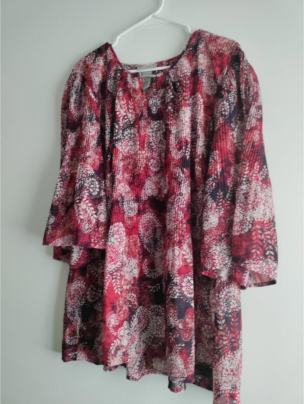 Catherines Top Women 1 X 18/20/W multicolor 3/4 Sleeve Notch Neck  Blouse